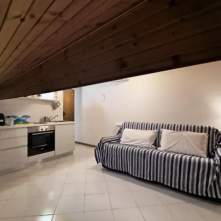 Il Rifugio Della Riviera, Your Cozy Perch Above The Flowers. * Sanremo