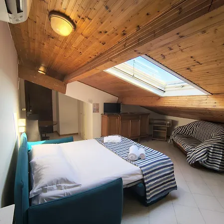 Il Rifugio Della Riviera, Your Cozy Perch Above The Flowers. * Sanremo