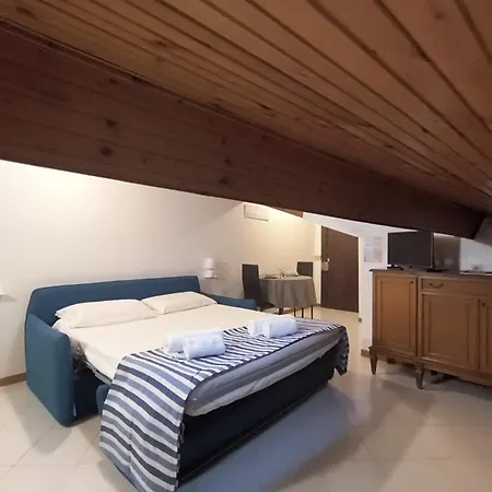 Apartment Il Rifugio Della Riviera, Your Cozy Perch Above The Flowers. *