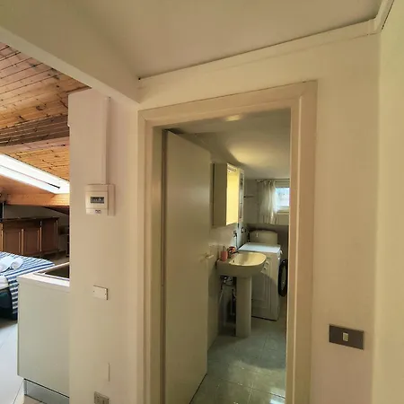 Apartment Il Rifugio Della Riviera, Your Cozy Perch Above The Flowers. *