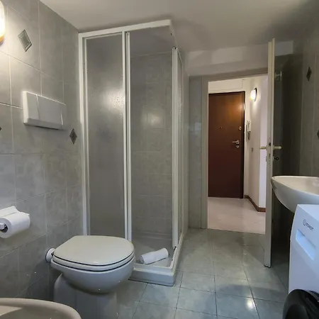 Il Rifugio Della Riviera, Your Cozy Perch Above The Flowers. * Sanremo